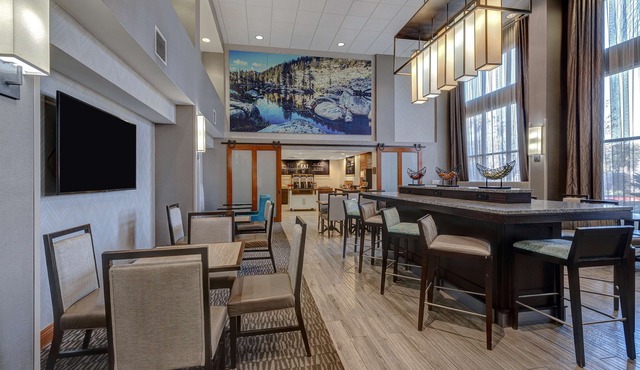 Hampton Inn & Suites Tulare