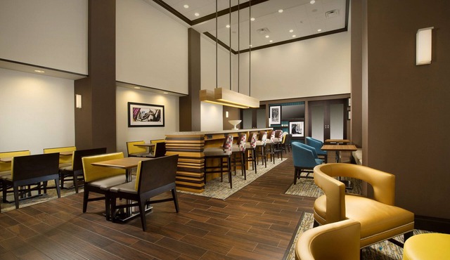 Hampton Inn & Suites Syracuse/Carrier Circle