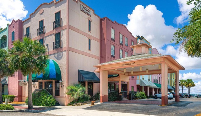 Hampton Inn & Suites Amelia Island-Historic Harbor Front