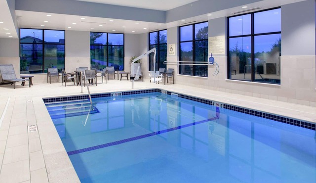 Hampton Inn & Suites Overland Park South