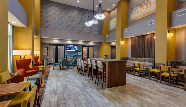 Hampton Inn & Suites Wichita/Airport