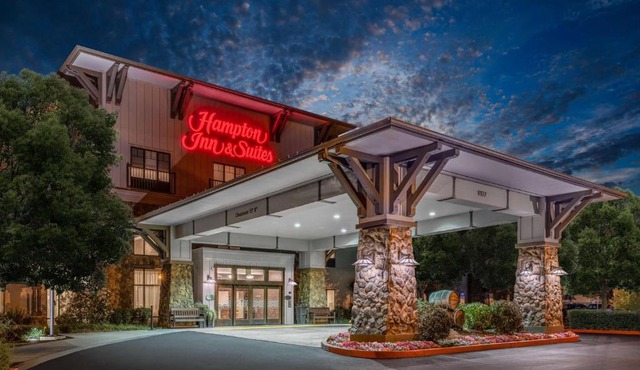 Hampton Inn & Suites Windsor-Sonoma Wine Country