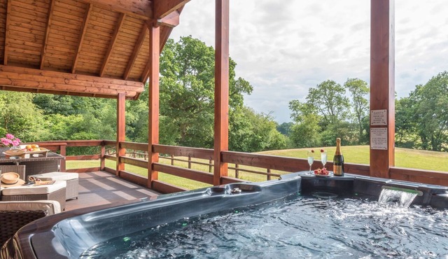 HAMPTON LODGE, family friendly, luxury holiday cottage in Ellesmere