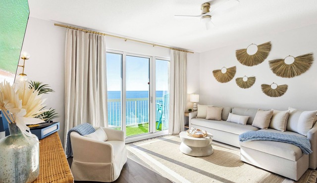 Hampton Palm at Seychelles Luxe Gulf-Front Retreat/Coffee Bar & Turfed Balcony