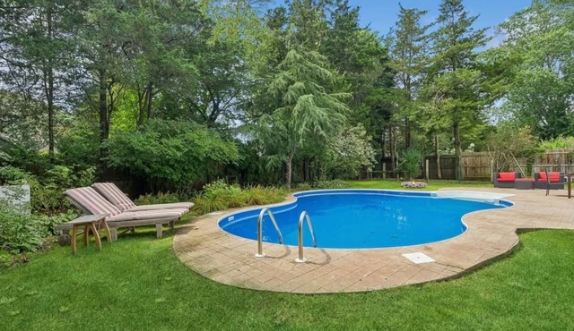Hamptons East Quogue Retreat With Pool & Private Bay Beach, 1 block to Main St