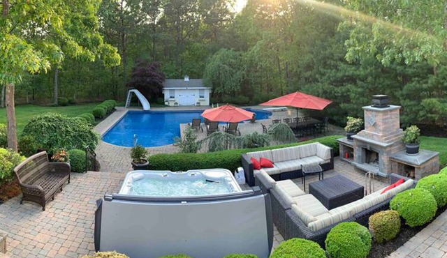 Hamptons Escape: Pool, Hot Tub, Grill, Firepit