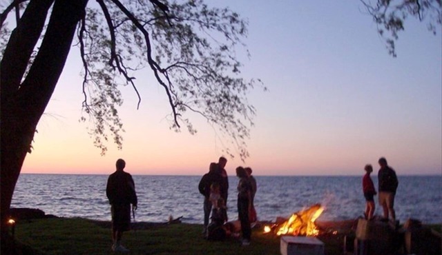 Hamptons North - Serene Cottage on beautiful Lake Ontario
