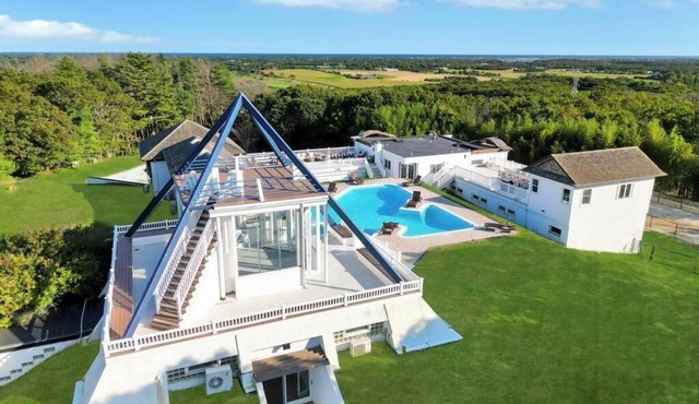 Hamptons Peak Tranquility Iconic Retreat