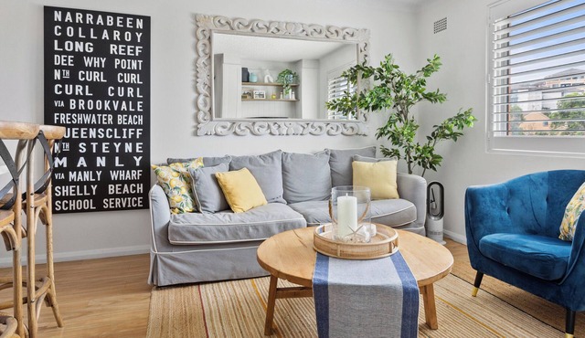 Hamptons Style Home Walk 5 mins to Freshwater Beach & 3 mins walk to Village