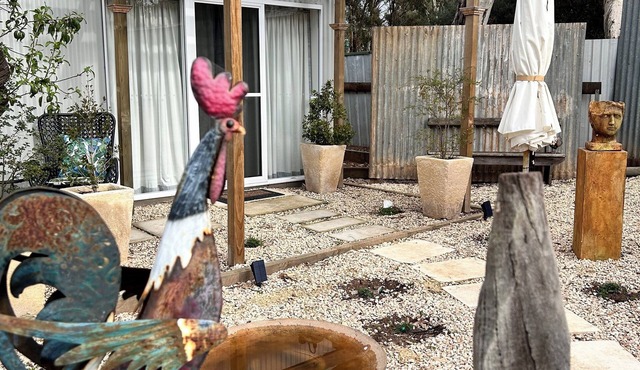 Hamptons style, studio retreat with light continental breakfast included