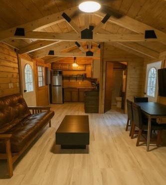 Hana Cabin sleeps 5 near Windrock general store