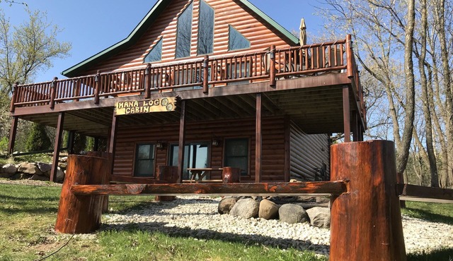 Hana Log Cabin near Devil's Lake