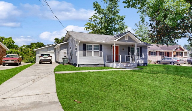 Hanahan home with close proximity to Park Circle, WiFi & dog-friendly
