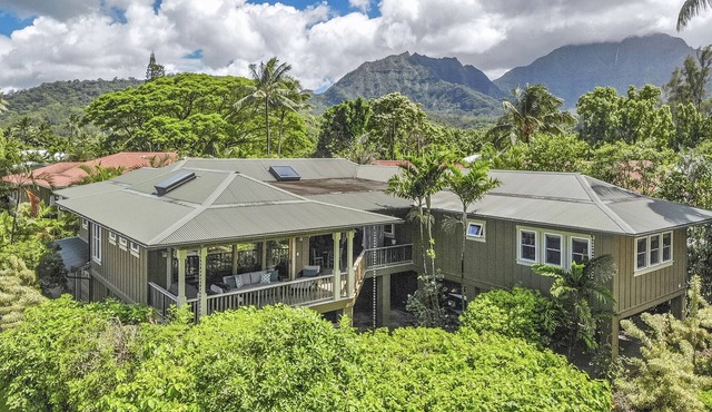 Hanalei Bay House - Large, luxurious beach home! TVNC-5099