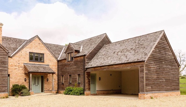 Hanbury Country House - Hot Tub Package Available