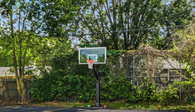 Hancock Park Private 1 Bed with WIFI and Parking