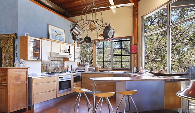 Hand Built Octagonal Pole Home, 5 bedrooms, perfect for Families and Retreats.