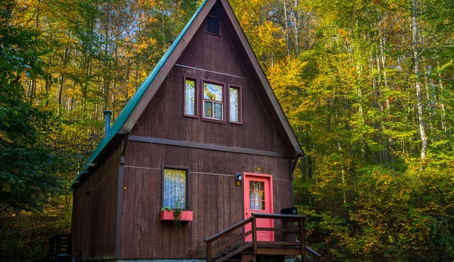 Hand-crafted Two-Bedroom Chalet w/Private Hot Tub - 1
