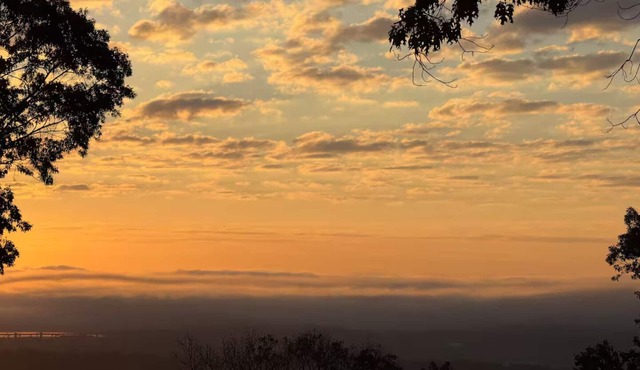 Handcrafted Cabin · Sunrise + Blue Ridge Views · 5 mi to Chattanooga