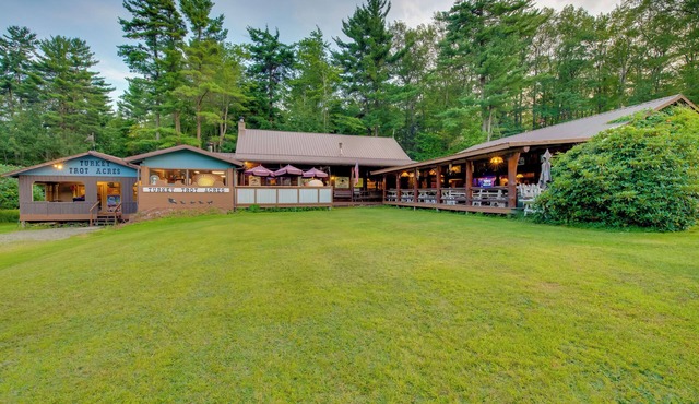 Handcrafted Log Cabin in Candor: Group Getaway!