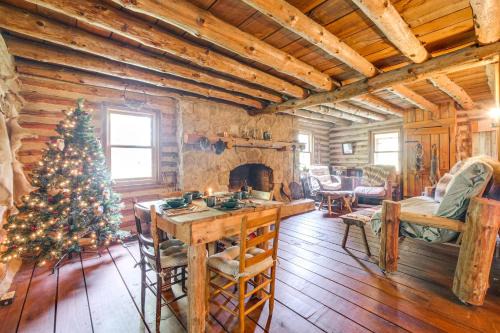 Handcrafted Log Cabin on 3 Acres 14 Mi to Canton