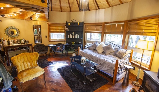 Handcrafted Roundhouse studio & loft. Large sky window + private outdoor shower