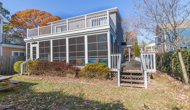Handicap Accessible! Downtown Rehoboth Beach Sleeps 8 w/Parking Porch