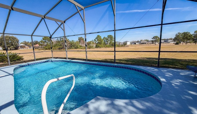 Handicap Accessible Pool Privacy Quiet Neighborhood