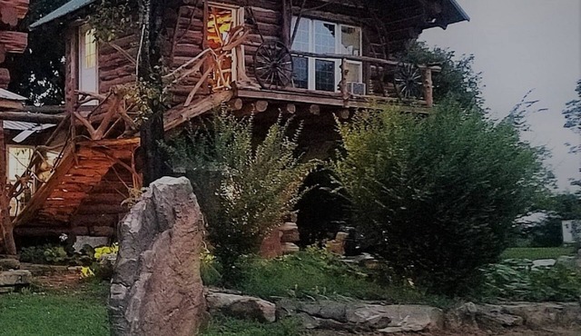 Handmade Arkansas Red Tree Treehouse