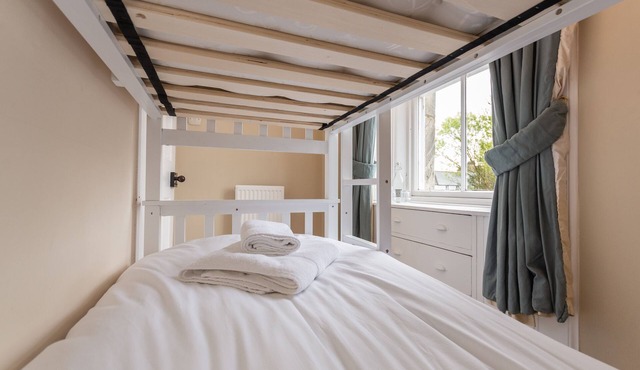 Handsome stone house in the centre of Elie