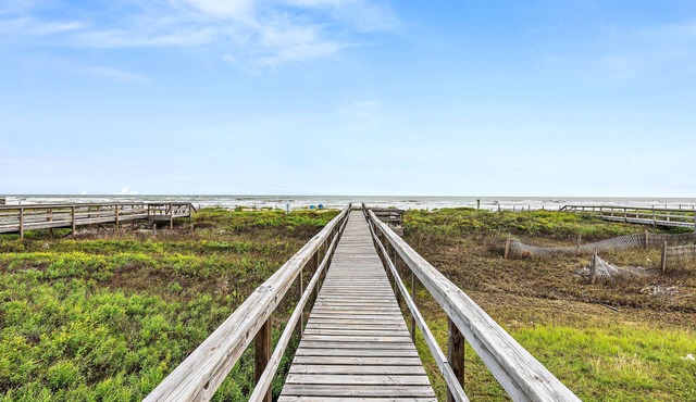 Hang Loose (Formally Cal-Sey) Upgraded Beach Front Home!