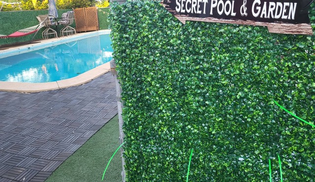 Hang Out By The Pool & Hot Tub- Only 3 Miles From Beach, Airport, CruisePort!