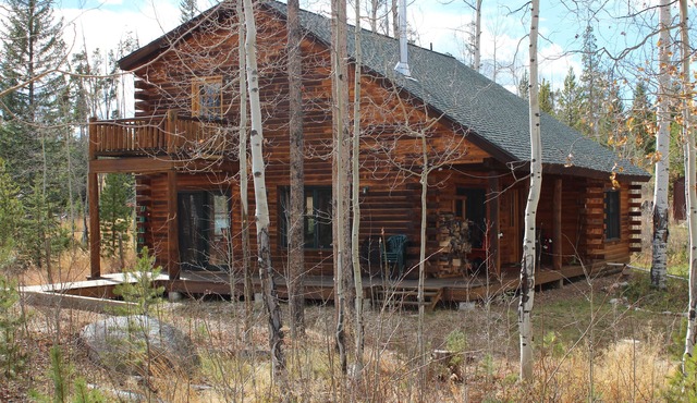 Hang out with Moose! Log Cabin near RMNP/Columbine Lake