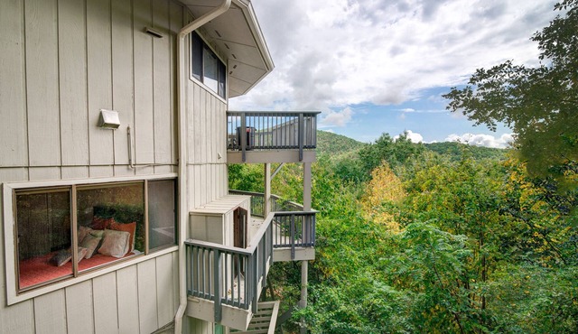 Hangin' Round | Unique & Pet-Friendly Rondette in Montreat!