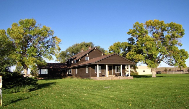 Hanging H Lodge in Sutherland, NE