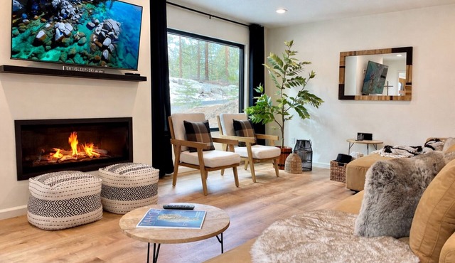 Hangout Den,Hot Tub for 8,Sauna,Cold Plunge,Fire Pit,Trails,Ski Nearby,Sleeps 10