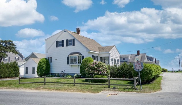 Hank's Hideaway by Bayley Vacation Rentals