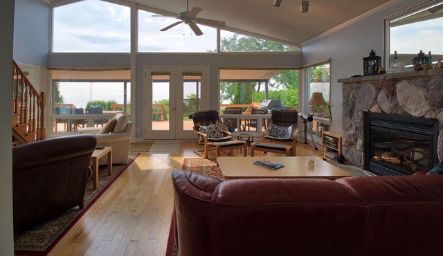 Hank's Lakefront Cottage: Lots Of Space And Ready For Your Lake Huron Vacation!