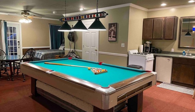 Hank Williams hang out