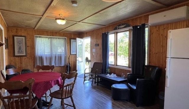 Hank’s Place - Creekside Cottages in Stanley Bridge