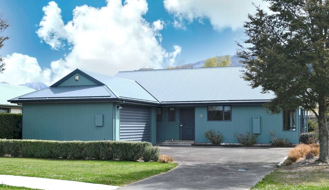 Hanmer Springs 3 Bedroom for Family and Pets + Garage Space.