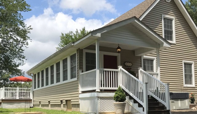 Hannah’s Haven-Spacious & family-friendly Guesthouse & deck with high-speed wifi