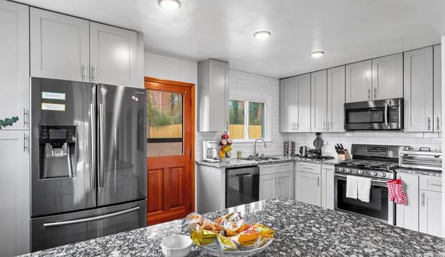 Hapeville Hideaway 5 Min to ATL Perfect for Layovers, Crews & Biz Travel