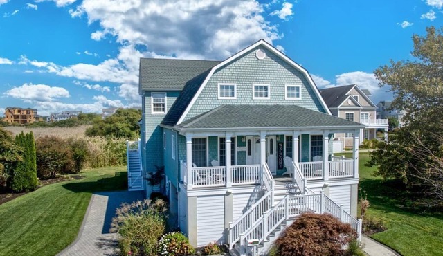 HAPPILY EVER AFTER BEACH HOUSE