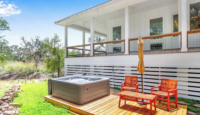 Happiness Ranch - Oak Tree House | Elegant 2/2 with Water Views