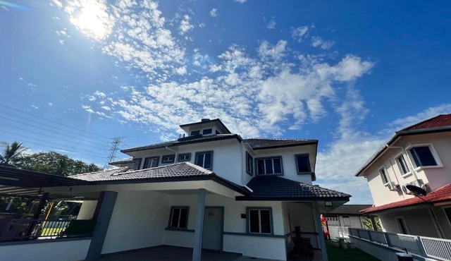 Happy 2 Homestay (28 pax) (swimming pool)