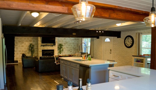Happy Acres Lakehouse on 30+ Acres!