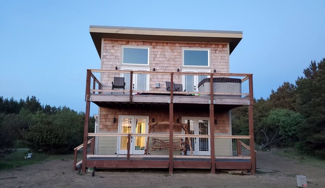 Happy at the Beach with a Ocean View from the Hot Tub
