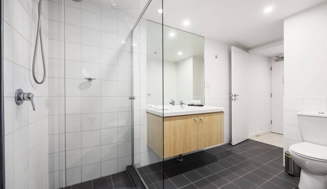 Happy BNB deluxe suit in adelaide CBD