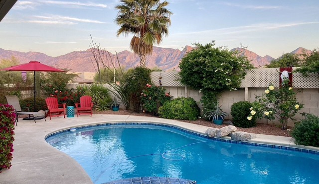 Happy Cactus: Heated Pool-Spa! Epic Views! BBQ, Firetable, Parks,Trails!